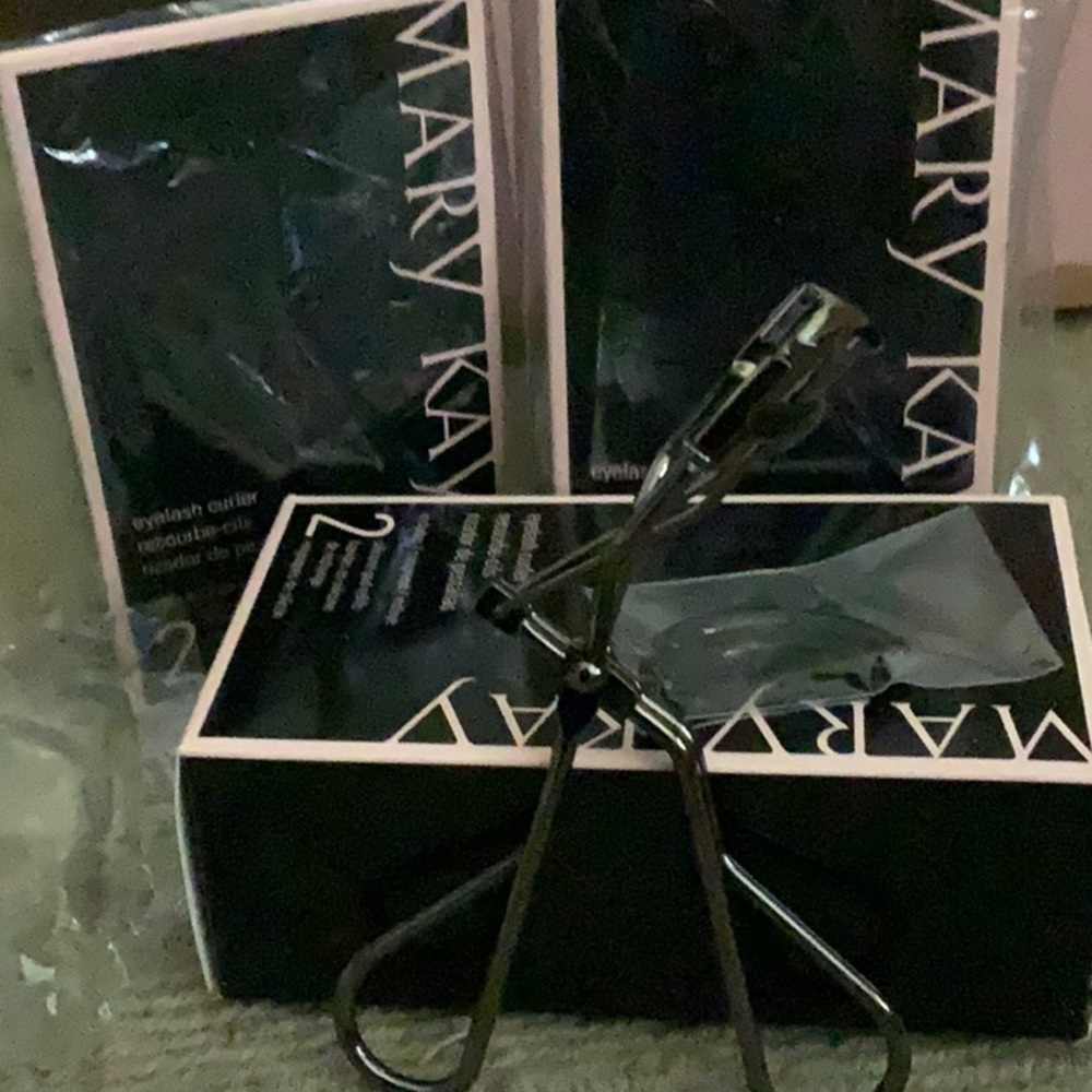 COPY - 👁 A Great  Eyelash Curler is worth its weight in Gold! NIB